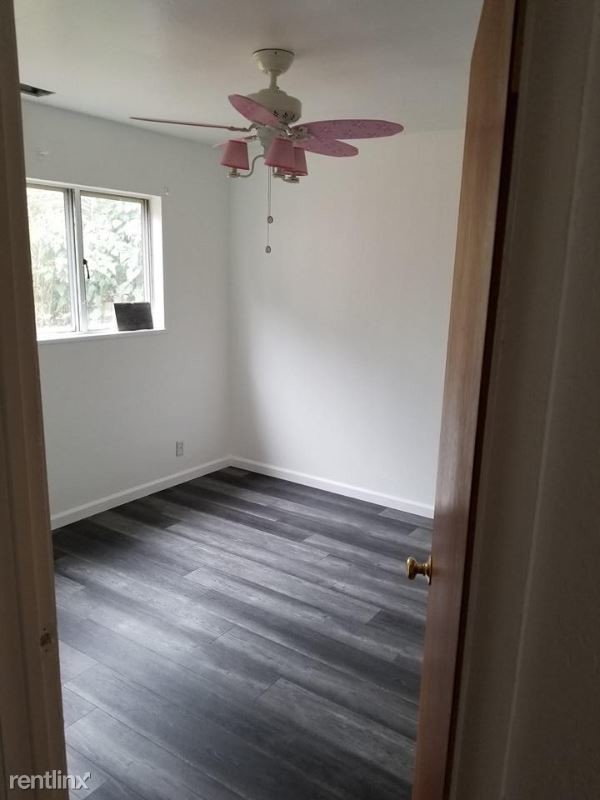 Foto del edificio - 3 br, 2 bath House - 230 cedar st.