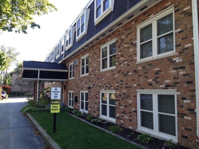 Foto del edificio - 810 Holland Ave