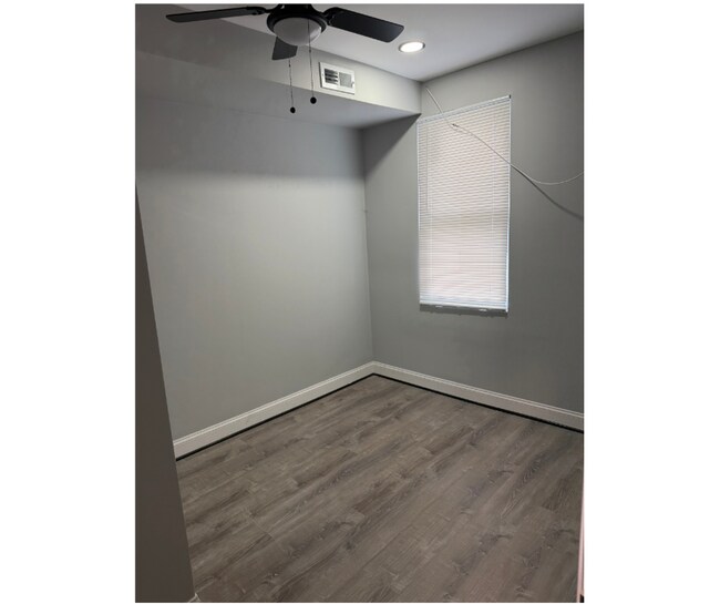 Foto del edificio - 615 N Clinton St