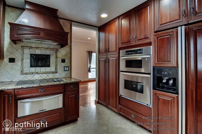 Building Photo - 4 br, 2 bath House - 100 Crestwood Drive UNIT