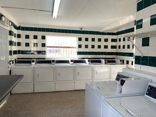 Foto del edificio - 1221 SW 4th St