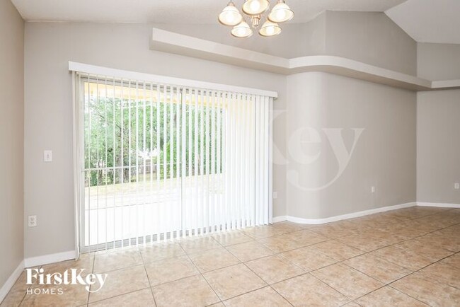 Building Photo - 524 Royal Ridge Dr