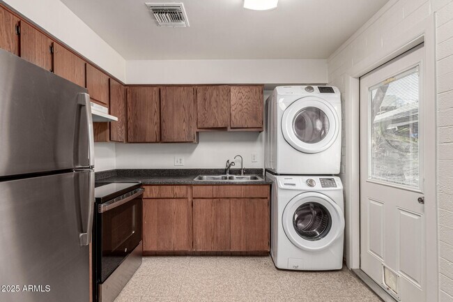 Foto del edificio - 1402 W Becker Ln