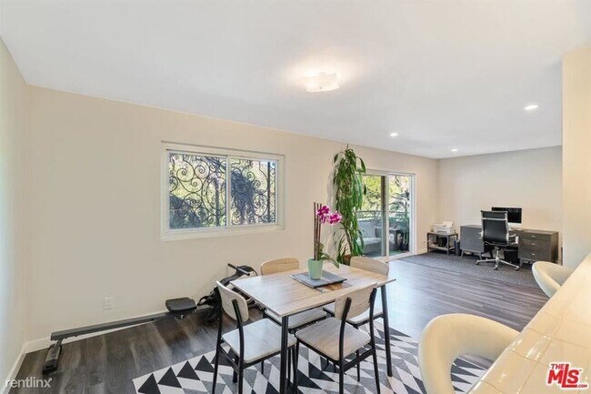 Building Photo - 1 br, 1 bath Condo - 6720 Hillpark Dr Apt 202