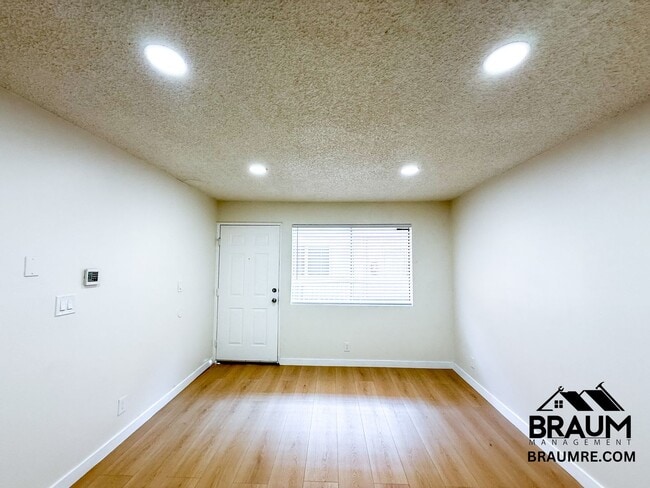 Foto del edificio - 221 W Elm Ave