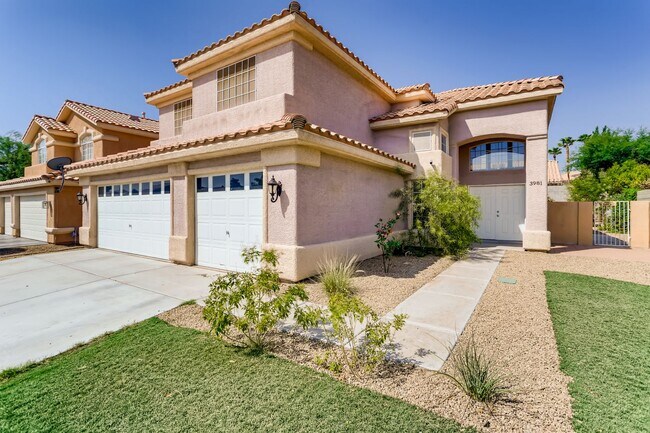 Foto del edificio - Absolutely Spectacular 4 Bedroom 3 Car Garage Home