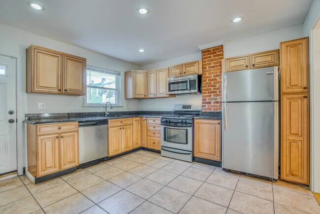 Building Photo - 3802 Claremont St