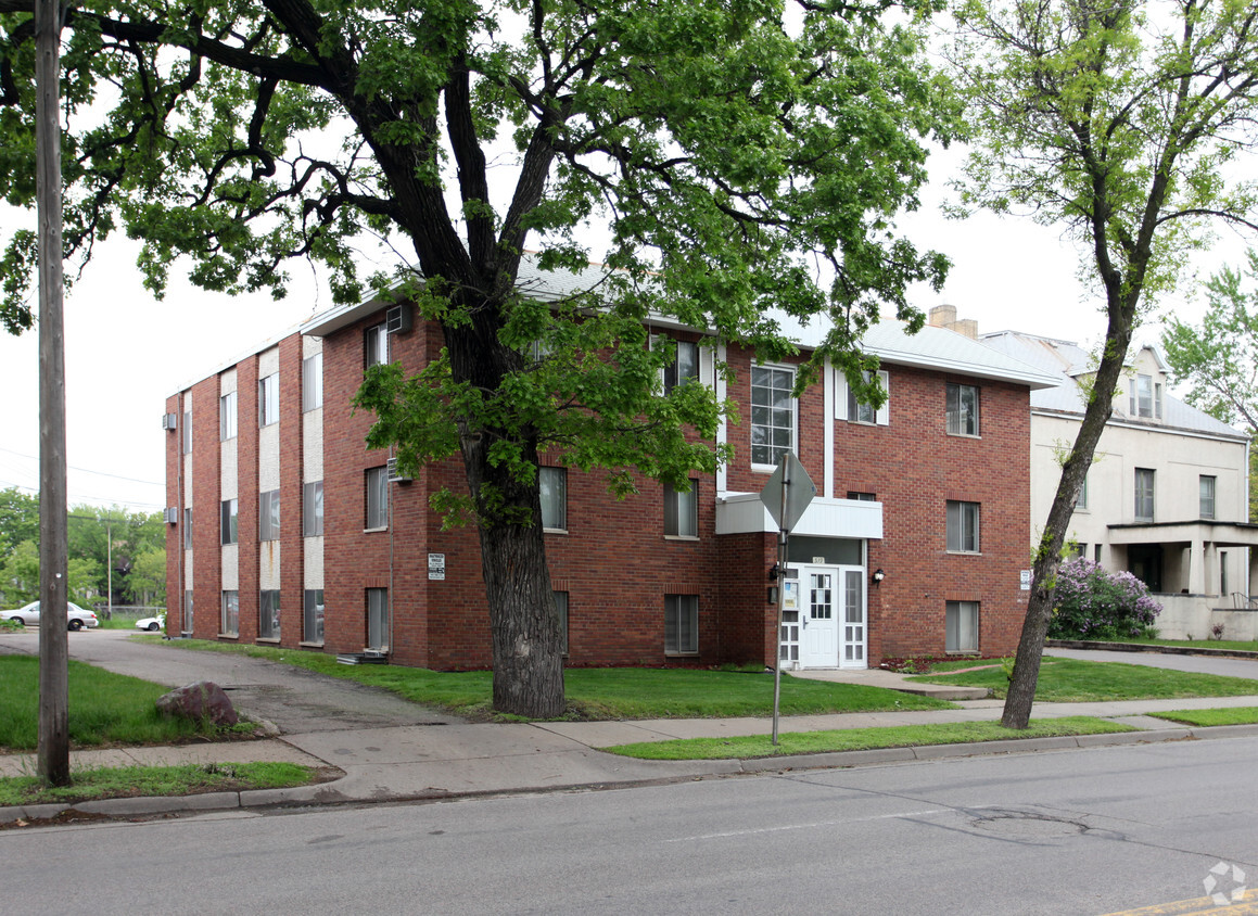 Building Photo - Dinkytown Apartments