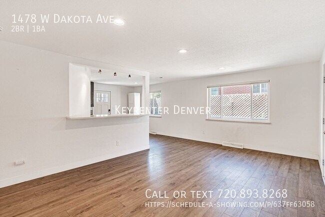 Building Photo - Stunning 2 Bed 1 Bath Duplex with Full Fen...