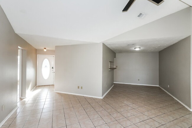 Building Photo - 10111 King Ranch Ln