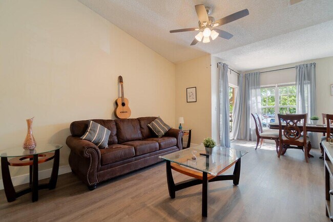 Foto del edificio - 10330 Fox Trail Rd S