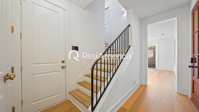 Building Photo - 2024 Construction - Modern 4 bedroom home in Downtown Memphis!!