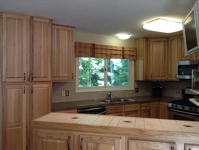 Building Photo - 2036 Breeze Dr