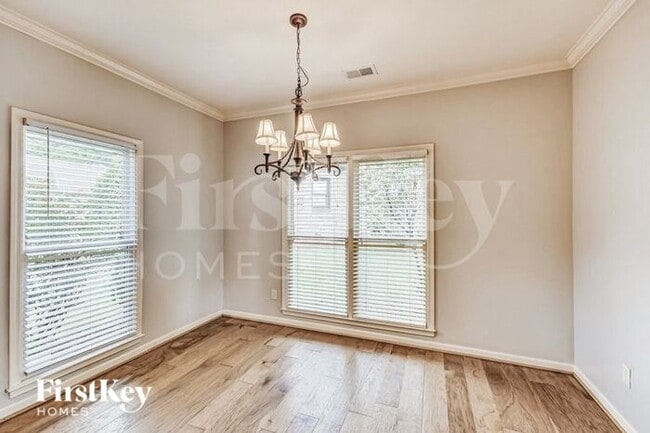 Building Photo - 3611 Courtyard Ln