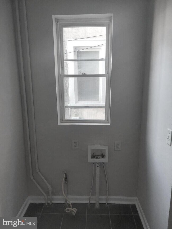 Building Photo - 253 S Cecil St