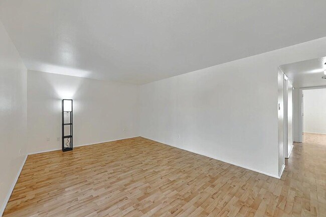 Foto del edificio - 939 Country Club Dr SE