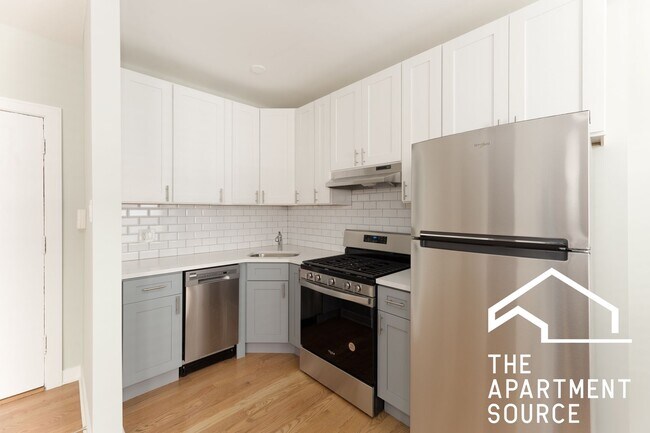 Photo - 432 W Surf St Apartment