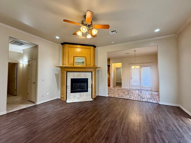 Foto del edificio - Beautiful Home in Moore - 3 Bed, 2 Bath, P...