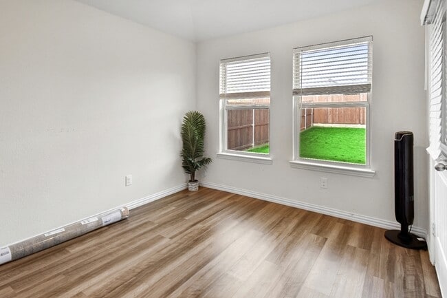 Building Photo - 1353 Rembrandt Dr
