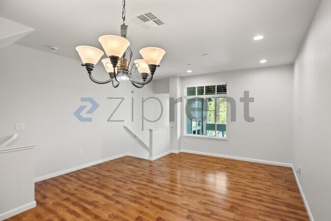 Foto del edificio - 722 Kingsford Way