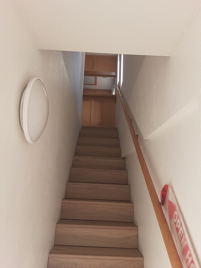 Building Photo - 512 Geneva Ave