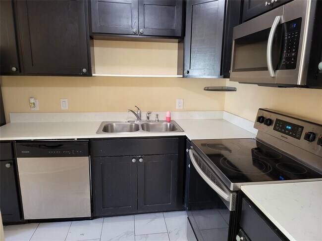 Foto del edificio - 9837 Walnut St