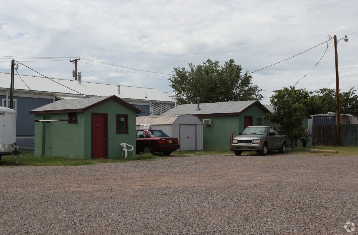 Building Photo - 503 Mims