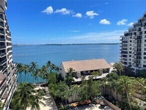 Building Photo - 540 Brickell Key Dr
