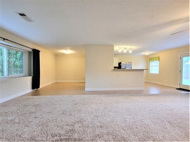 Foto del edificio - 721 Academy Ln