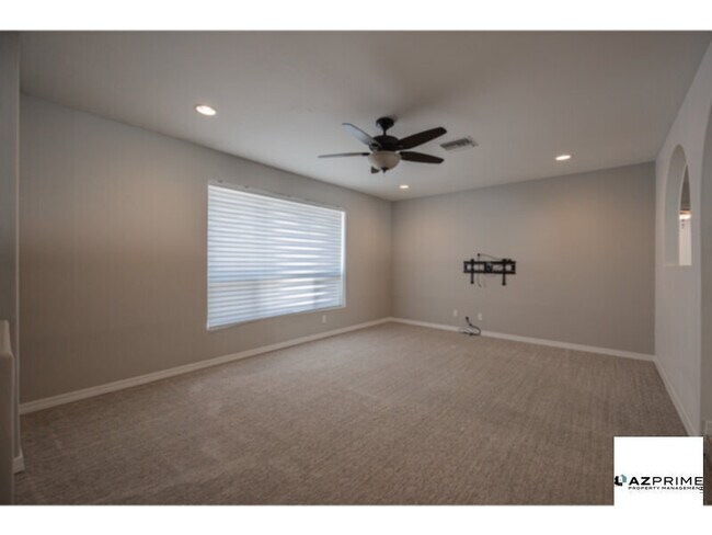 Building Photo - Lovely 3/2 Phoenix House with an Oversized...
