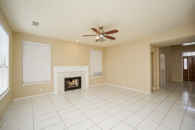 Building Photo - 822 Hyacinth Pl