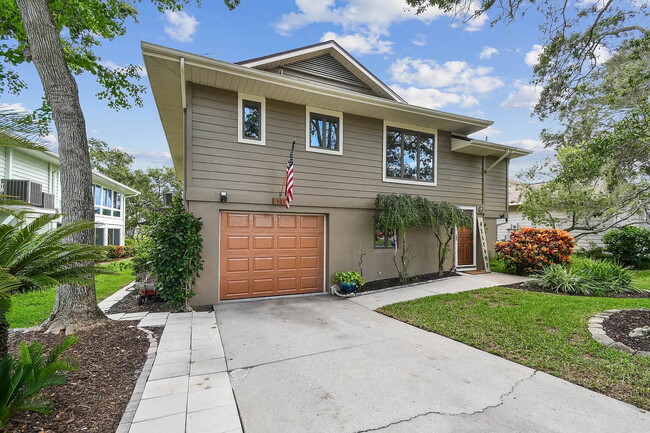 Building Photo - 1011 S Pointe Alexis Dr