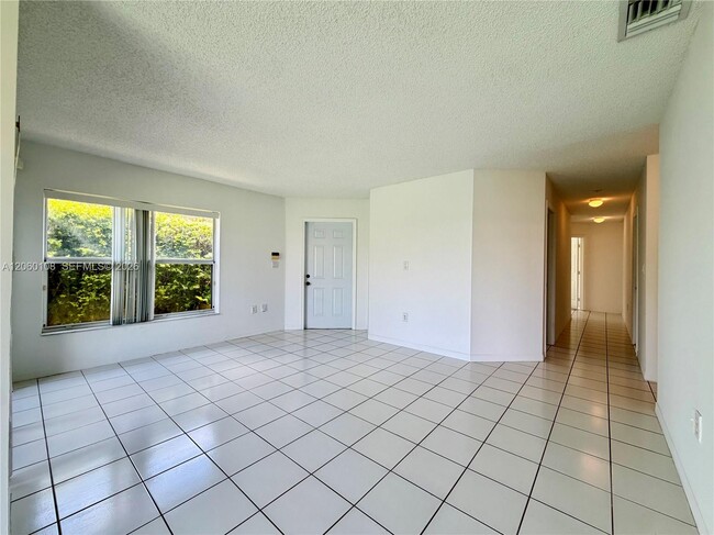 Building Photo - 7557 SW 164th Ct