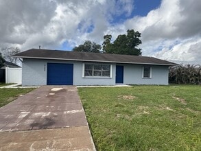 Building Photo - 710 NW Airoso Blvd