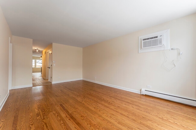 Foto del edificio - 6031 W Addison St