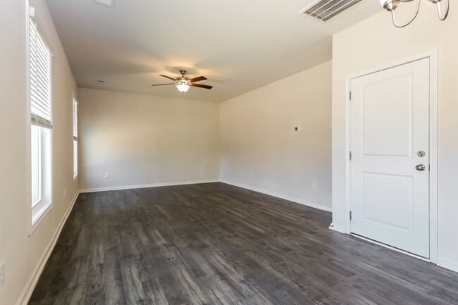 Foto del edificio - 352 White Peach Wy