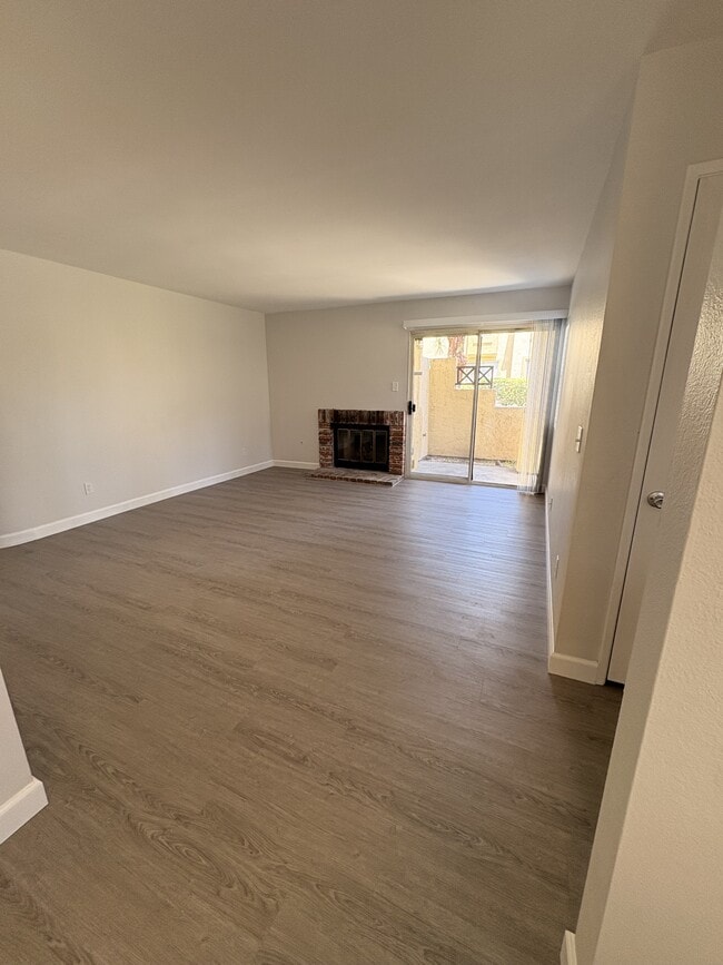 Foto del edificio - 2079 Lakeridge Cir