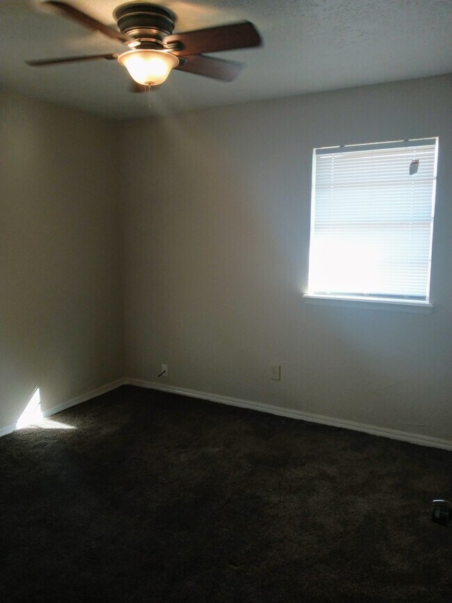 Foto del edificio - Newly remodeled 2 bed, 2 bath, 2 car garag...