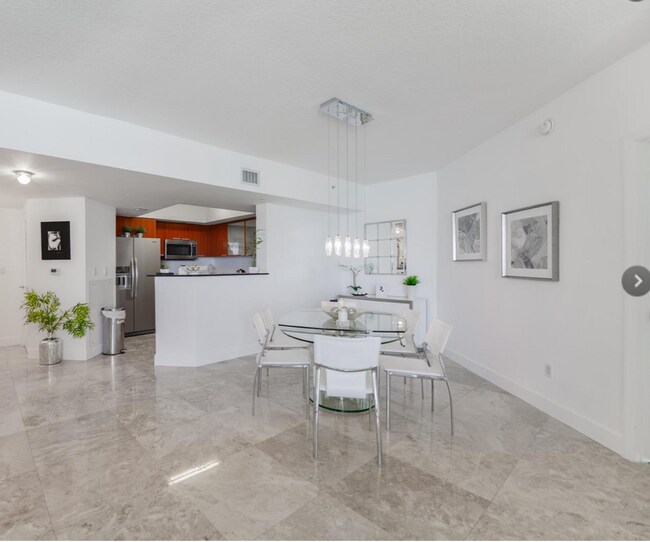 Foto del edificio - 16699 Collins Ave