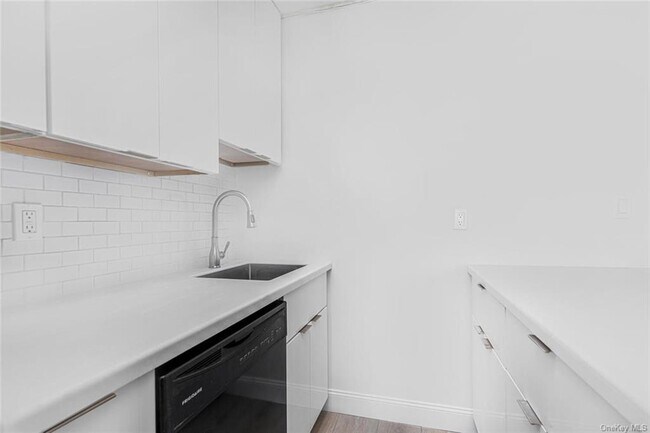 Foto del edificio - 1155 Warburton Ave