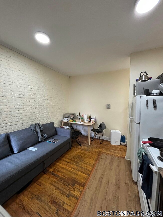 Building Photo - 894 Huntington Ave