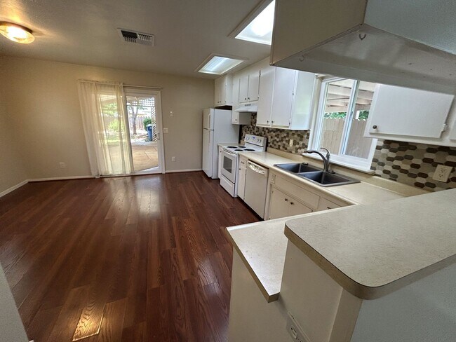 Foto del edificio - Charming 2-bedroom, 1-bath home in Redding, CA