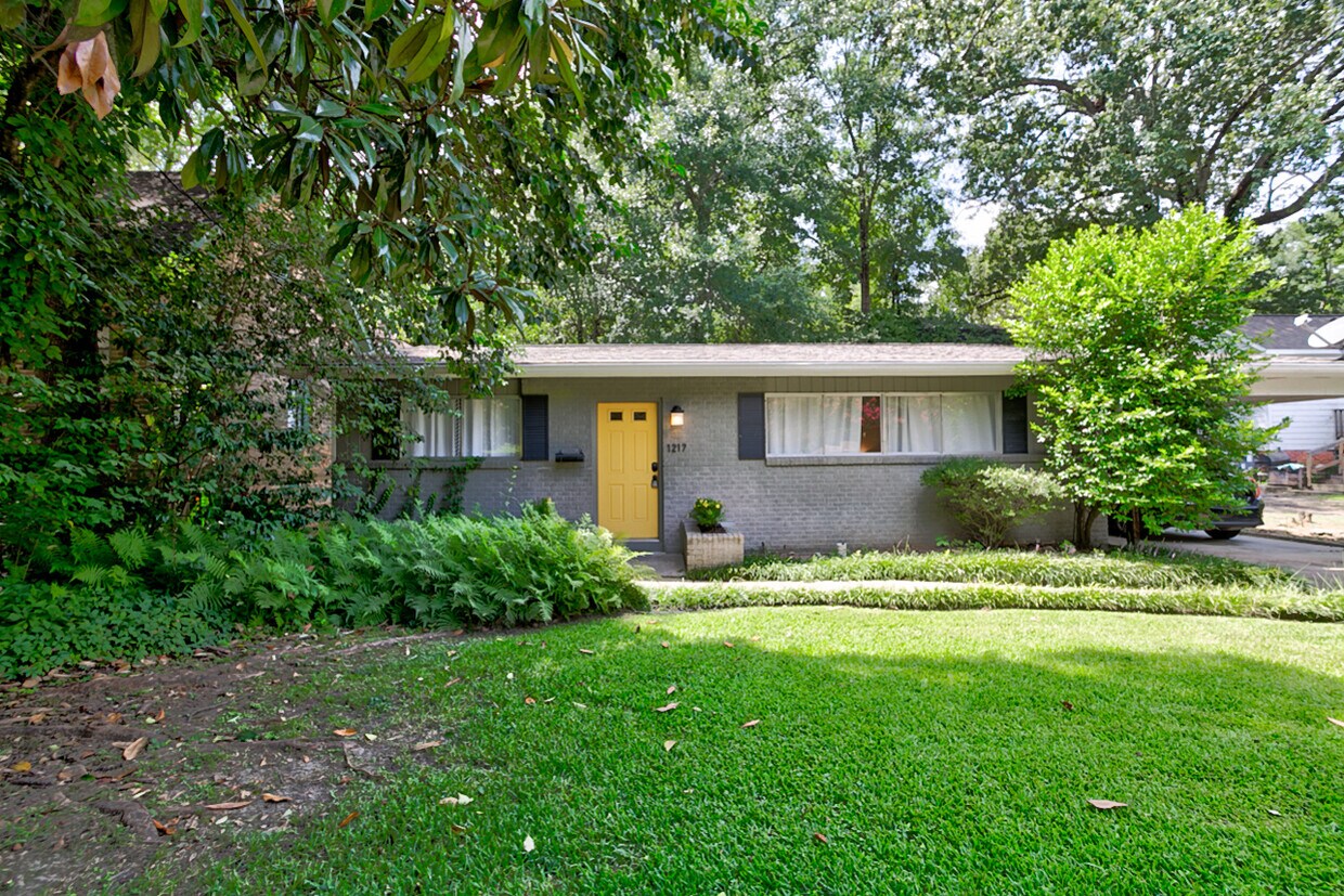 Primary Photo - 1217 Kenwood Pl