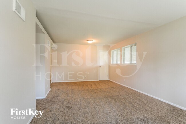 Building Photo - 755 Tyson Dr