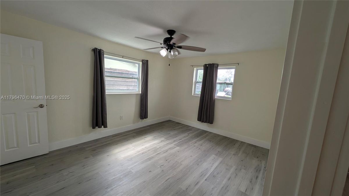 Foto principal - 6701 NW 25th Ct