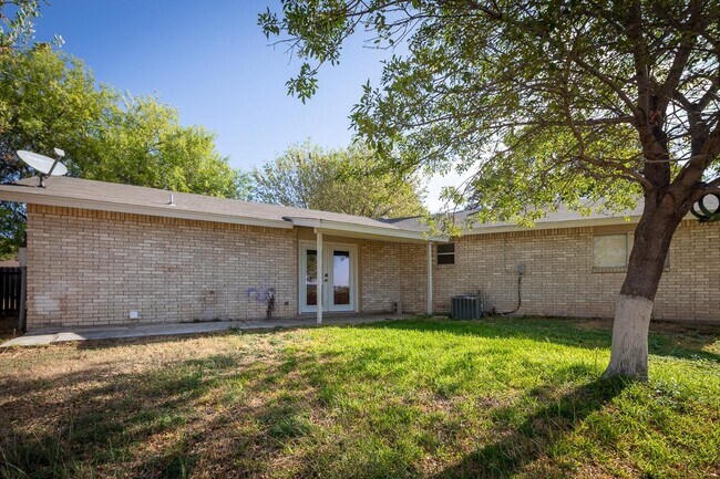 Building Photo - 110 Mariposa Dr