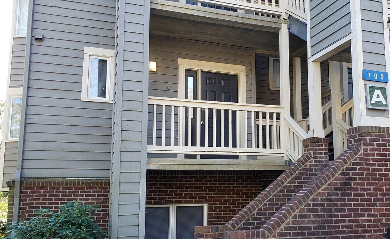 Foto principal - Chapel Hill - Mill Creek 2BR/2BA Townhouse...