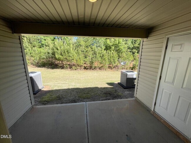 Foto del edificio - 2062 Wiggins Village Dr