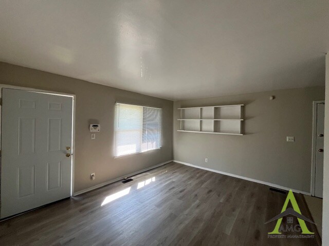 Foto del edificio - 6414 Meadowlark Dr