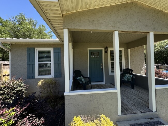 Building Photo - 115A Montrose Dr